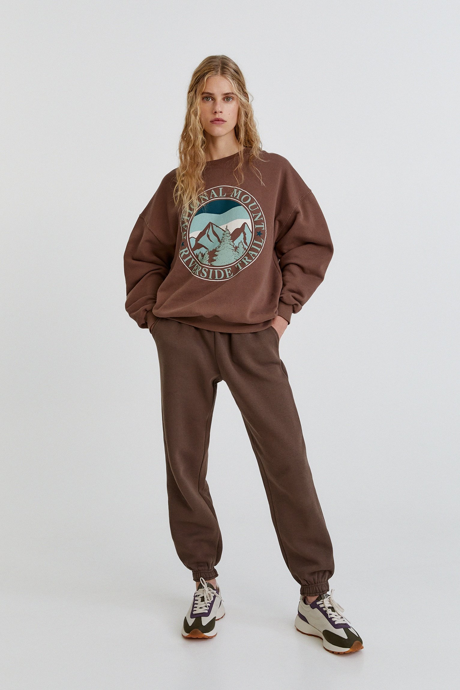 Brown Mountain Graphic Sweatshirt - Imagem 4